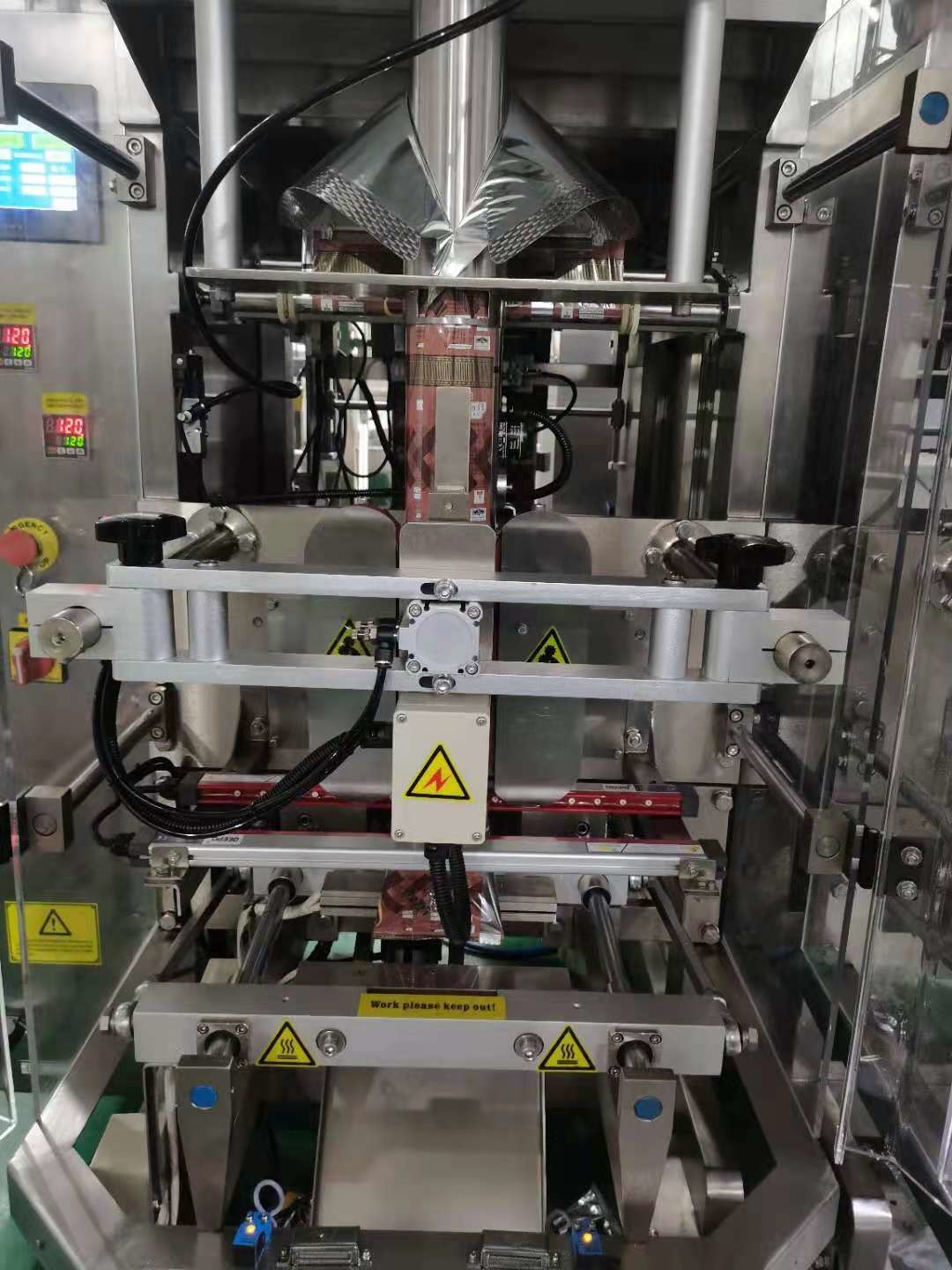 PLC Control Potato Chips Vffs Packaging Machine With Nitrogen Flushing Device